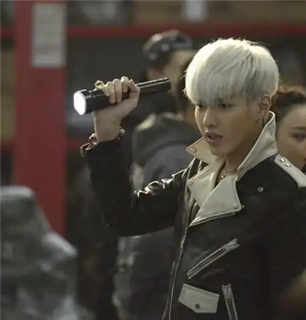 【图】老炮儿吴亦凡香烟照获狂赞 网友:怎么有男人叼烟那么帅