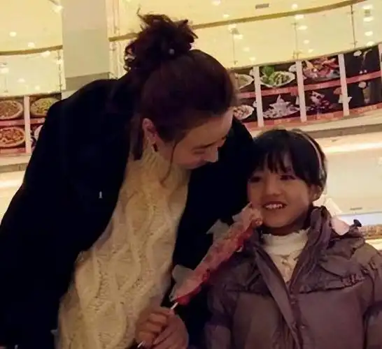 变形计主角今昔对比:最幸运的农村女孩,如今被城市妈妈宠成公主