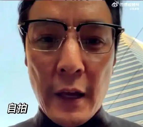 吴彦祖晒与贾玲自拍##吴彦祖去看贾玲了##吴彦祖 贾玲惊人的转变令人