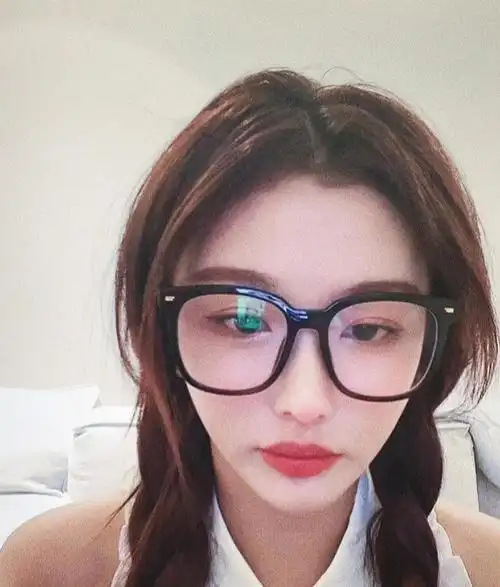 眼镜大美女