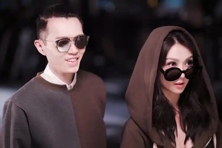 提起薛凯琪必有方大同,一直歌红人不红,曾被誉为第二个周杰伦