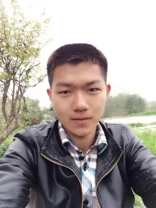 客观评价下这个男生的相貌~帅吗?有图~!