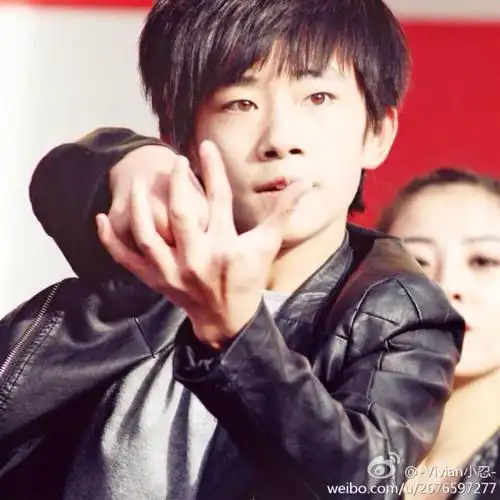 朋友给的千玺中枪舞的图