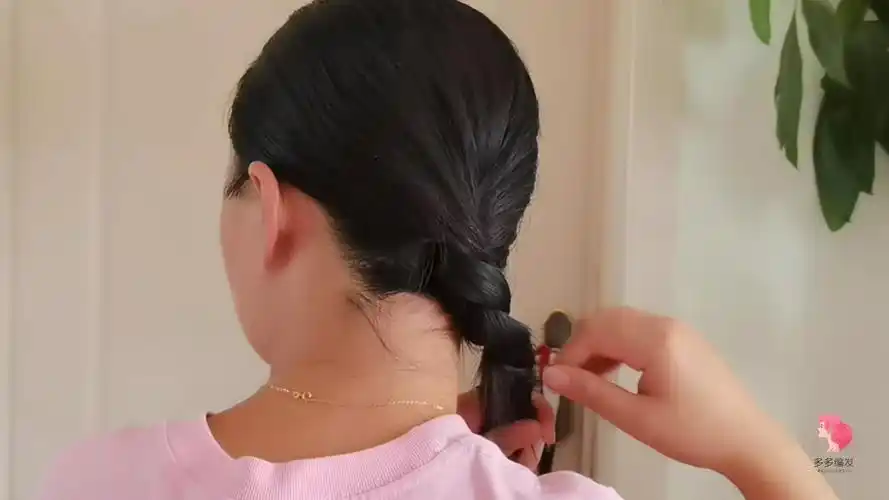 不到1分钟就扎好的发型,适合50岁到70岁的妈妈,真的很有味道-网易公开