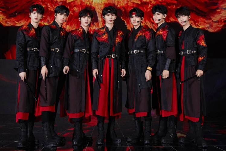 时代少年团晒合照相遇美好春天