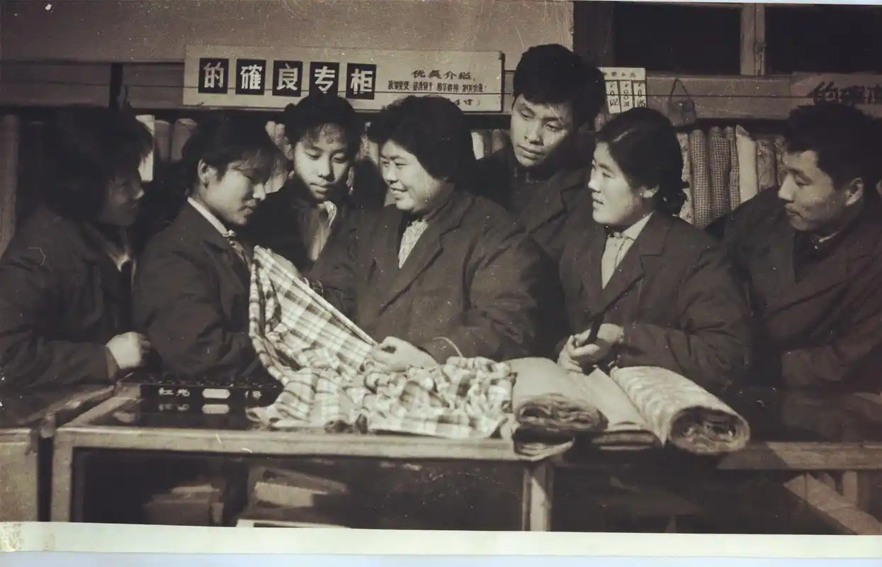 文革后的老照片:三兄弟一起回到自己的家乡