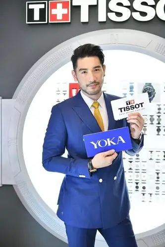 此后的99年鲜肉宋威龙和"花瓶"男艺人代表高以翔都对这款腕表爱不释手