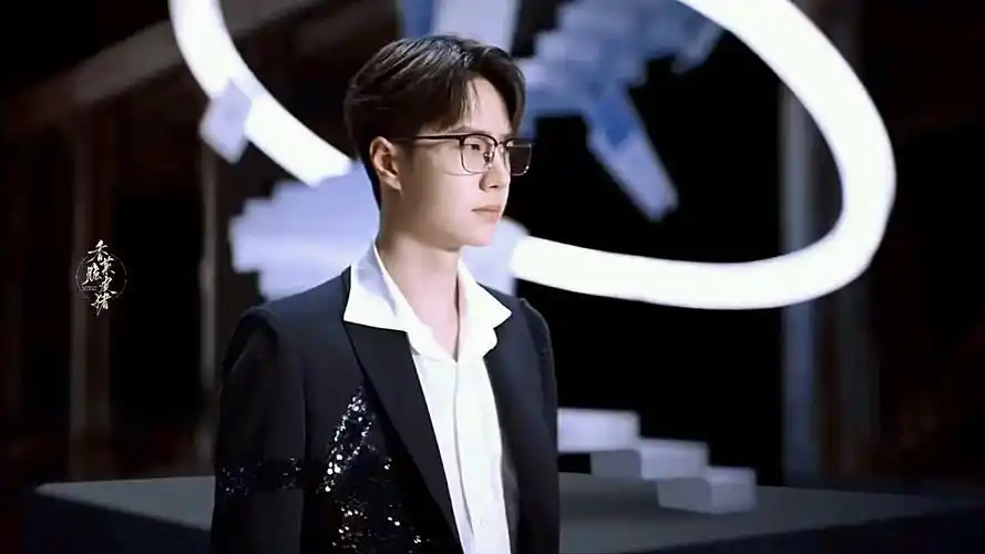 王一博戴眼镜帅呆了