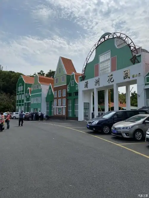 蒲洲花园的入口处,是游客们的网红打卡点.高尔夫