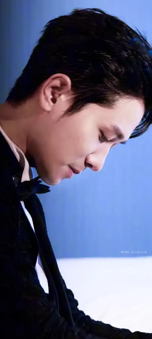 彭冠英黑色蕾丝礼服