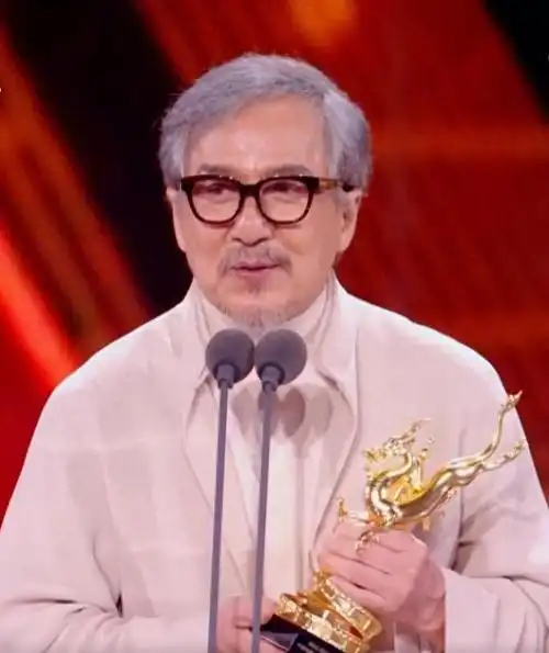 这一夜马丽惹争议成龙给刘浩存提裙娱乐圈众生相一目了然