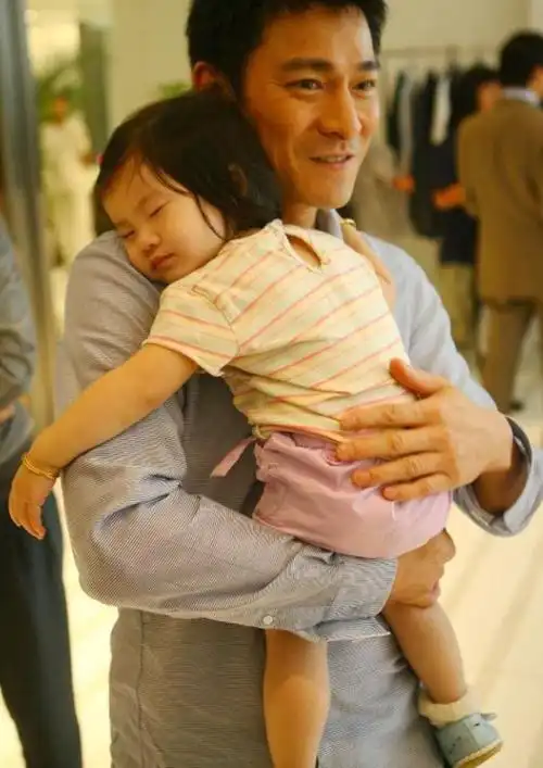 有种"遗传"叫刘德华,女儿刘向蕙已经八岁,网友:活脱脱的一个美人坯子