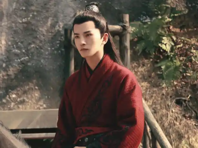 然后则是男主的弟弟,饰演者就是曹俊祥了,他也是我