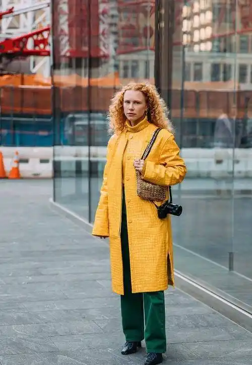 原创2021年超流行的颜色之一深绿色单品不能错过显白还显气质