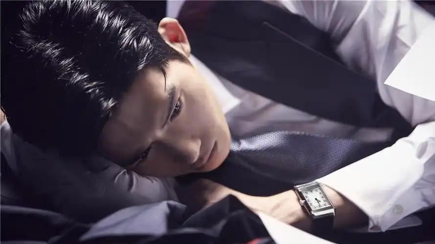 当红小生井柏然黑白质感写真图片桌面壁纸