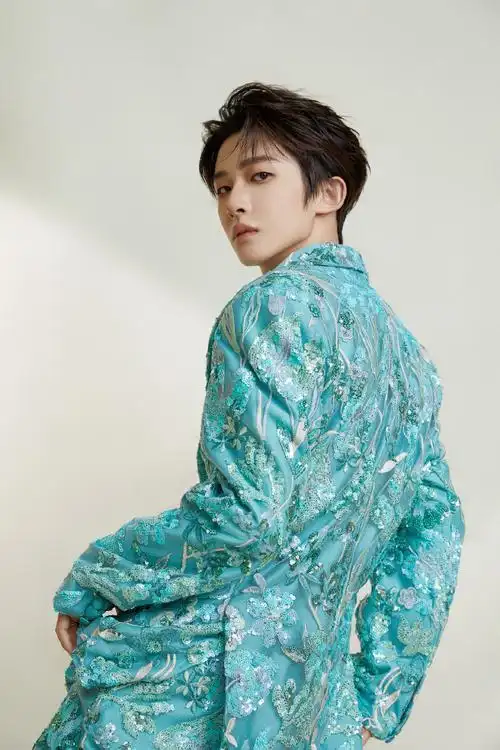 星装kstyle##刘宇中式绣花西装