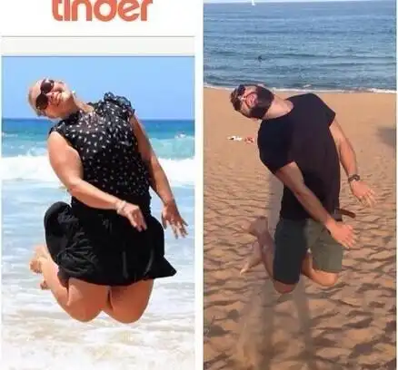 国外逗比神烦大叔模仿女孩自拍照 爆红网络 [视频]