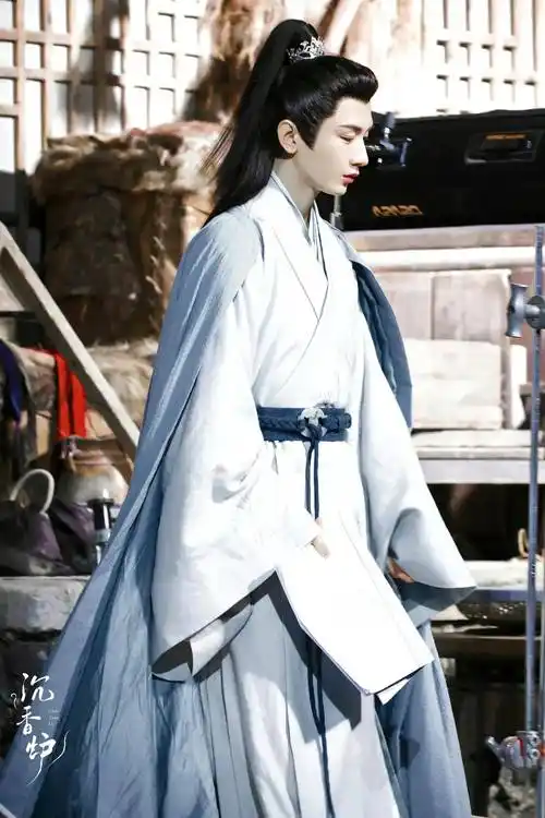 成毅"懵圈"瞬间爆红!何老师金句护体,网友:这波呆萌我粉了!