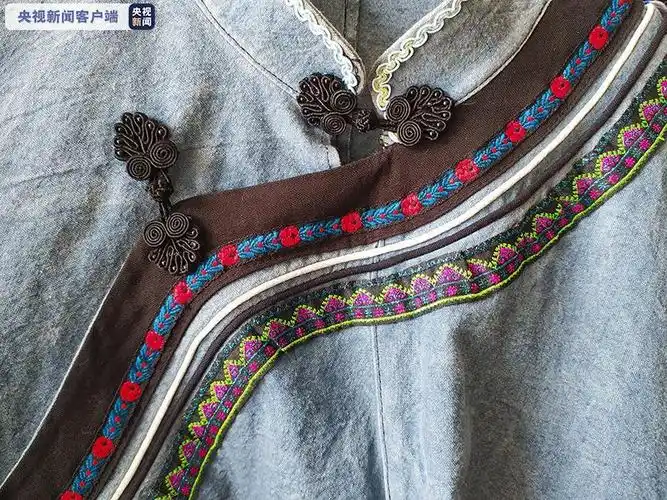 新年穿新衣 传统瑶族服装成"时尚单品"