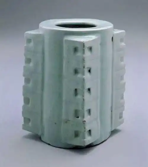 南宋-官窑琮式瓶-台北故宫博物院藏