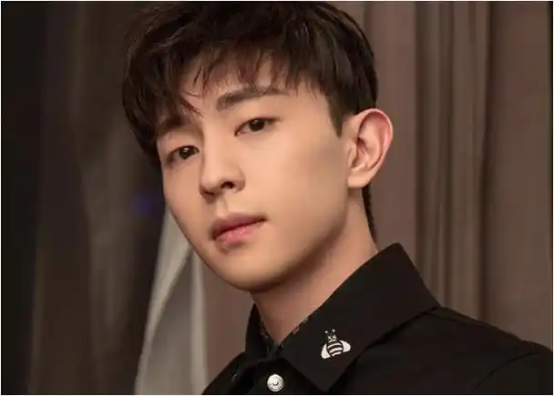 退网1年后再看邓伦如今的窘境真是可恨又可悲