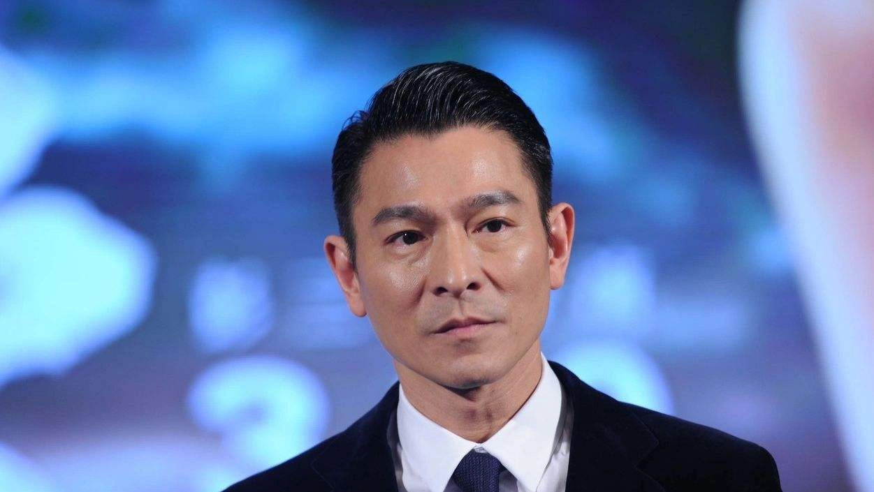 原创那些年刘德华剪过的发型总有一款帅到你一般人还真驾驭不了