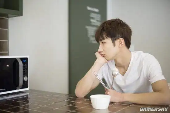 我国超2亿人单身一线城市单身青年4成是月光族