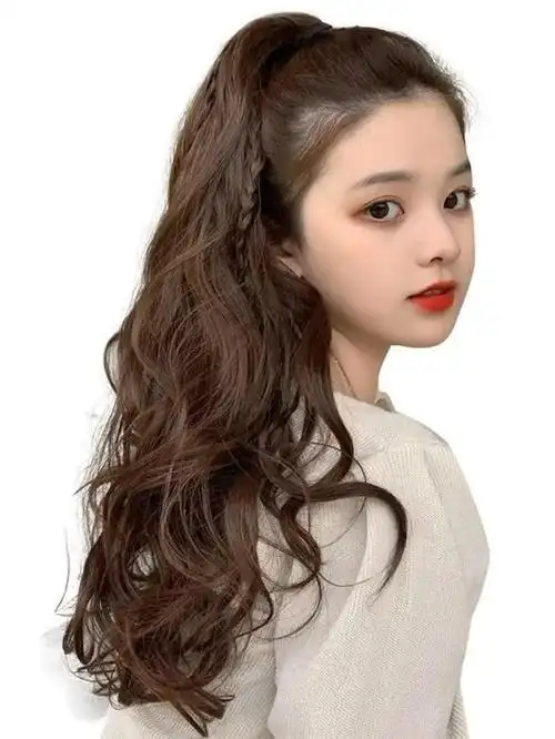 大波浪卷发气质优雅美女