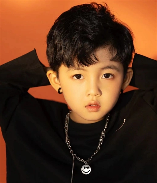 帅气小男孩短发 清爽绅士又时髦_儿童发型 - 美发站