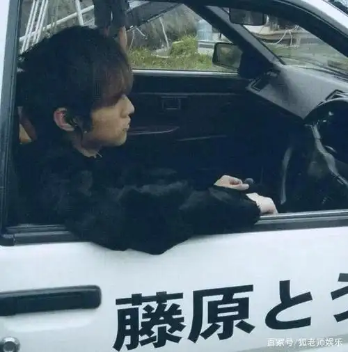 天王大手笔!周杰伦赠王俊凯16年前花51万入手的神车ae86