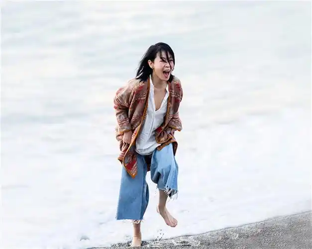 刘若英表白王宝强 14年不变的还有奶茶的气质女神范