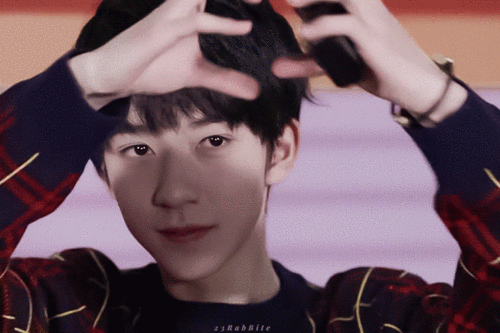 怎么看待贺峻霖颜值