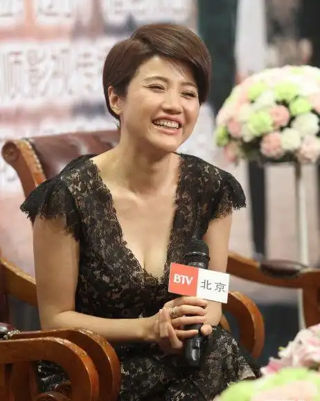 有着天生优秀外在条件的颜丙燕,生活和事业中,还是那么努力,对其人品