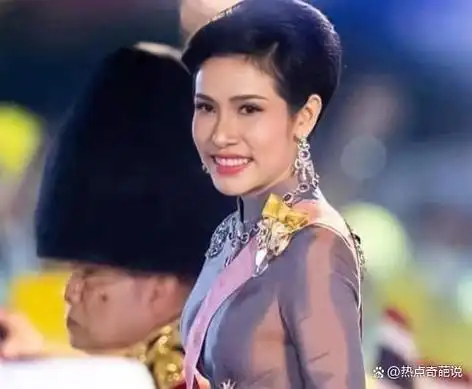 诗妮娜贵妃 宫廷内幕揭露!被众人孤立 诬陷出轨被抓!难怪不回宫