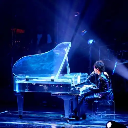 周杰伦经典造型紫毛伦