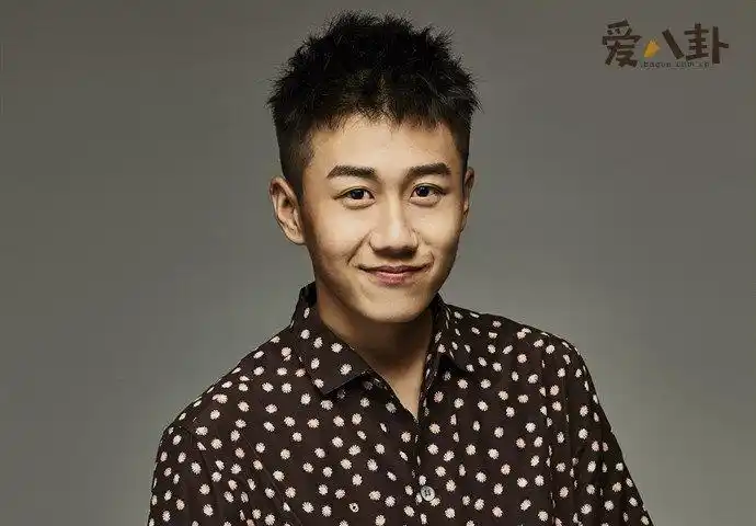 姜冠南是怎么出道的与张嘉译多次合作两人什么关系