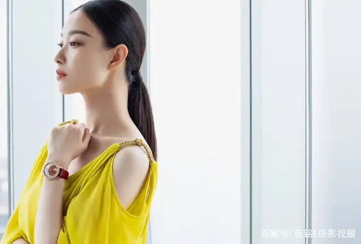 倪妮身着黄色礼服,优雅大气,美如天仙