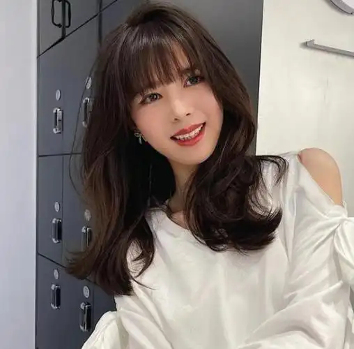 2021年最美法式刘海充满青春活力 - 刘海发型 - 发型社