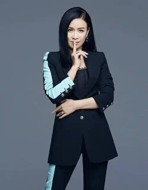 那英躲在国外不敢回来,疑卖豪宅要出去定居,她已经付出了代价!