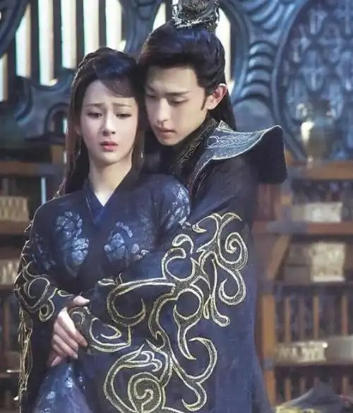 香蜜里杨紫与邓伦的七套情侣装红衣时甜蜜黑衣时虐心