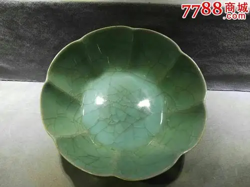 北宋汝窑冰裂纹花口碗