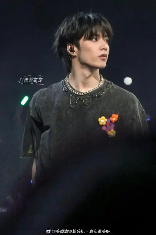 刘耀文一对一教粉丝手势舞