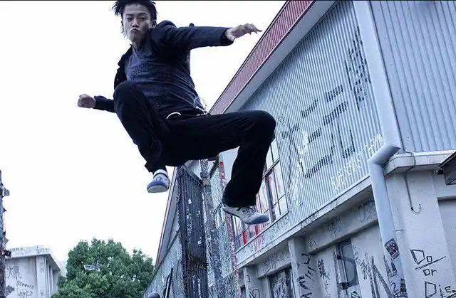 三部日本特色限制级惊悚恐怖重口味电影:热血高校里未麻的部屋