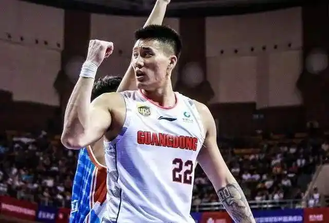 换作其他固执或者死板一些的主教练,以曾繁日的这个身高和块头,他大