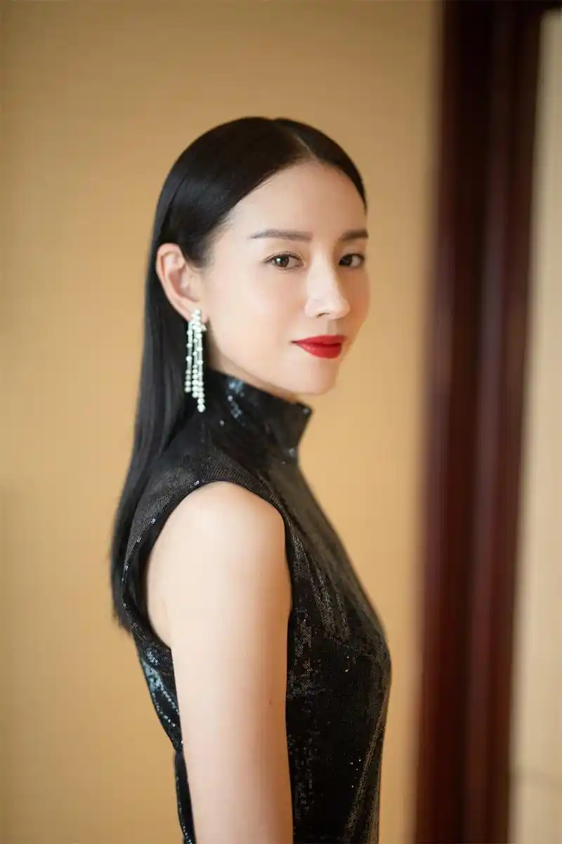 董洁:冰清玉洁,端庄淡雅,没让人赞不绝口!