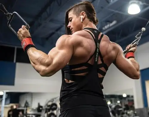 女子肌肉强悍手臂非常粗大健壮共享2个动作