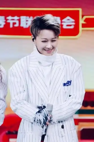 原来刘雨昕19年就上了山东卫视了只不过是跟蜜少