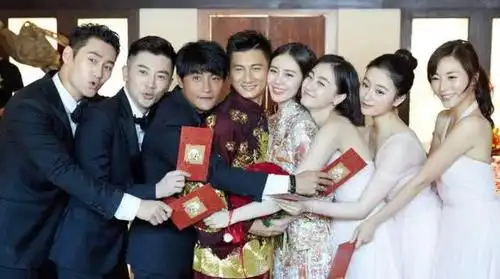 胡歌出席唐嫣婚礼笑容满面,疑似好事将近,网友:兜兜转转还是她