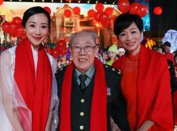 原创韩雪声称自己很低调将军爷爷和资本老公路人皆知