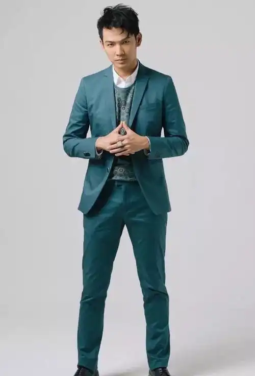 原创有着"天涯四美"称号的钟汉良,西服穿搭,风格可正式亦可休闲
